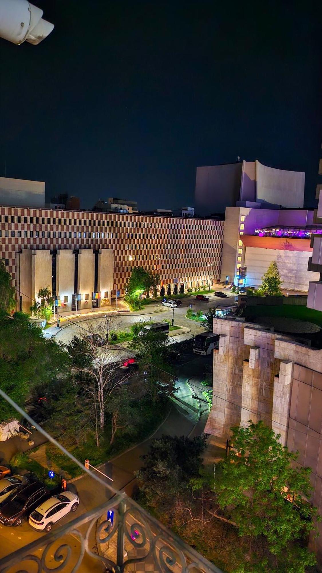 Downtown National Theatre, Square *